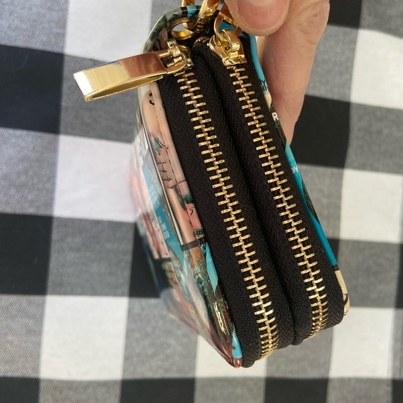 PATENT LEATHER MAGAZINE PRINT WALLET/WRISTLET - Picture 7 of 8
